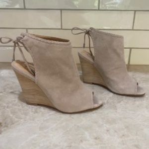 Kristin Cavallari Chinese Laundry, size 7, suede mushroom